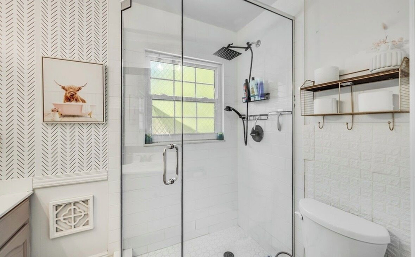 Bathroom 5, 6 Bedroom Pool property. Pet Friendly, Brevard