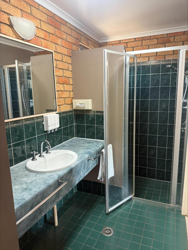 Bathroom 4, Emerald Highlands Motel, Emerald