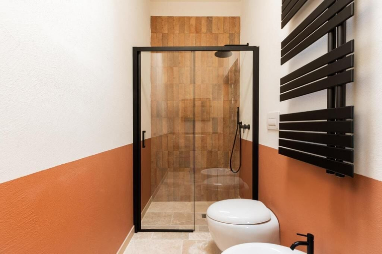 Bathroom 2, Trulli D Amore, Bari