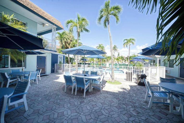 Food & Drinks, Great Escape By Lowkl, Broward
