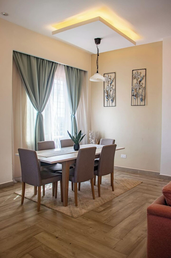 Family dining, BELLEVIEW APARTMENTS, Jinja