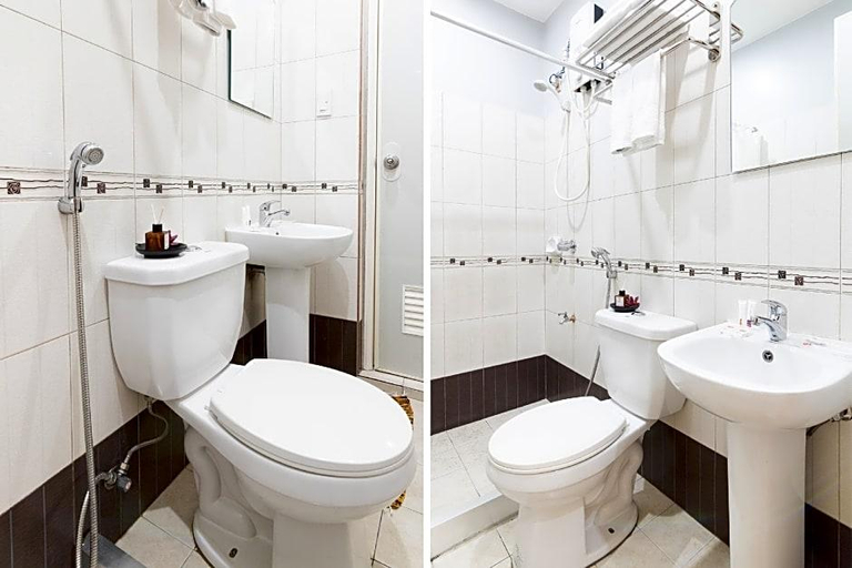 Bathroom 5, Starlight Bed and Breakfast, Pasay City