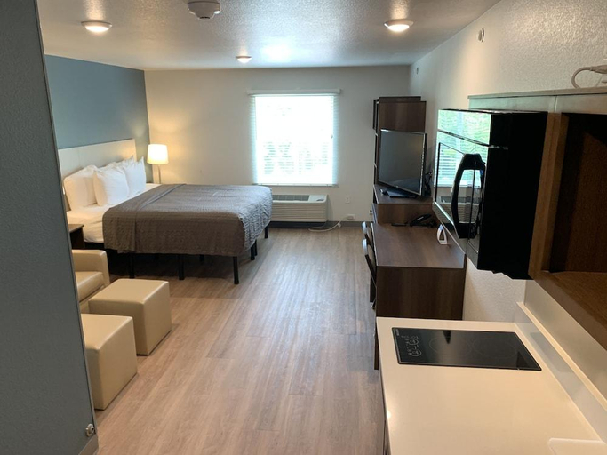 Bedroom 3, WoodSpring Suites Atlanta McDonough, Henry