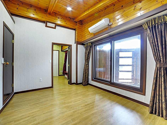 Bedroom 3, Goodstay White Cabin Pension, Pyeongchang