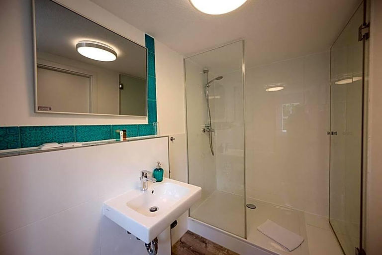 Bathroom 3, Hotel Haus Rödgen, Siegen-Wittgenstein