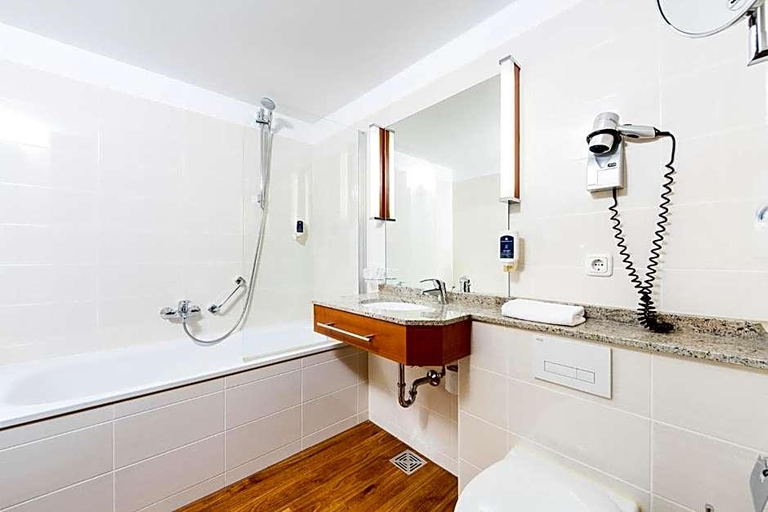 Bathroom 4, Lenz, Fulda