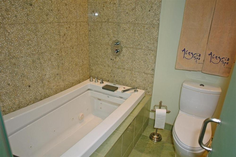 Bathroom 3, A Seaton Dream BB, Toronto