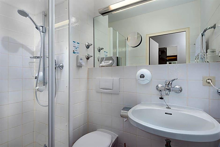 Bathroom 4, TRIP INN Landhotel Bad Soden-Salmünster, Main-Kinzig-Kreis