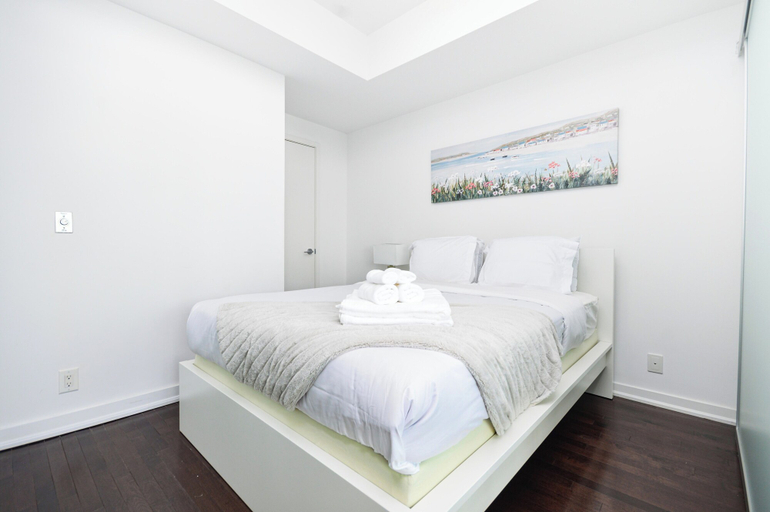 Room 5, Plush Hotel, Toronto