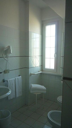 Bathroom 5, Casa F.A.C.I, Massa Carrara
