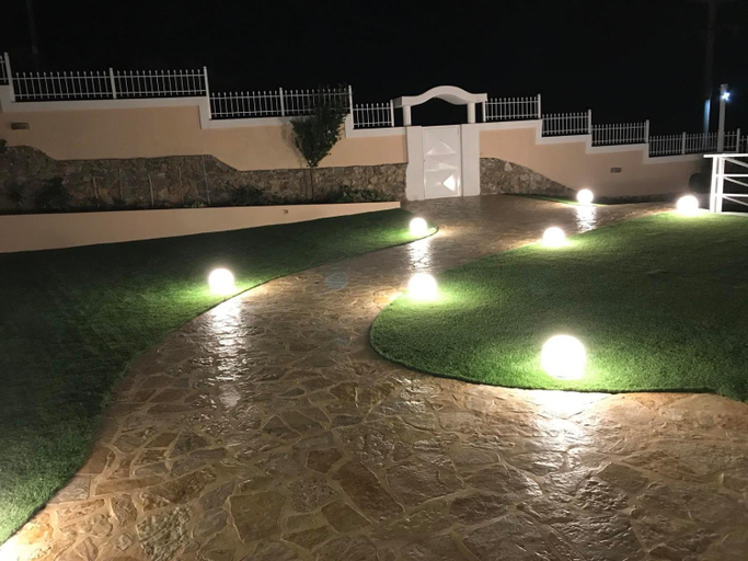 Sport & Beauty 2, Seaview Villa Resort Lagonissi - Walk to Beach, Attica