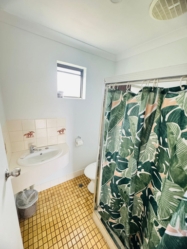 Bathroom 4, Oceanview Villas, Geraldton