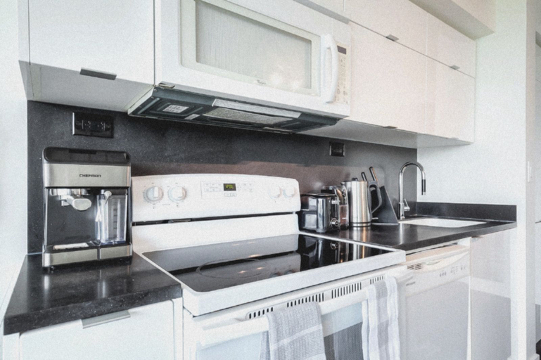 Private kitchen, The Metro Stay, Toronto