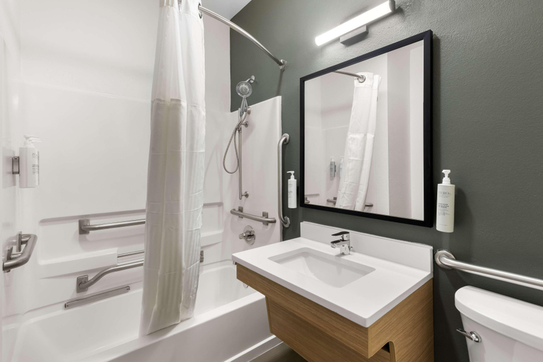 Bathroom, Spark by Hilton Calhoun, Gordon