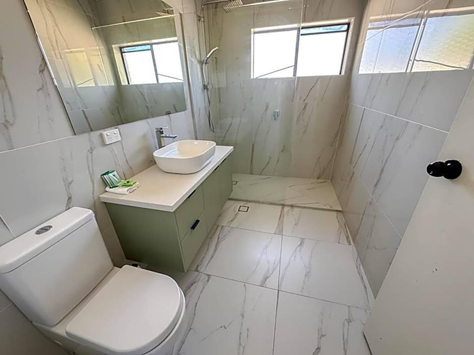 Bathroom 5, Crystal Fountain Motel, Albury
