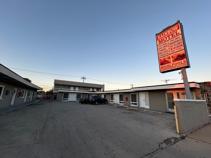 Exterior & Views 2, Rainbow Motel, Cook
