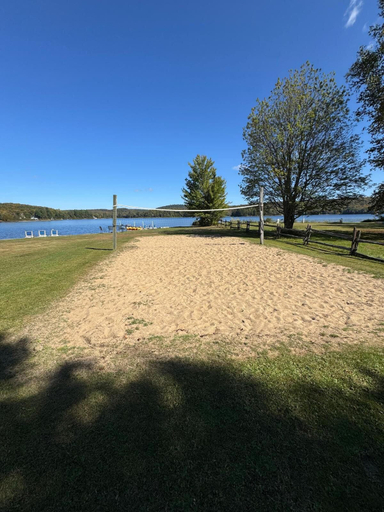 Sport court, Lakewoods Cottage Resort, Haliburton
