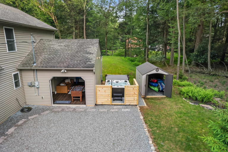 Room 5, Near Jfbb With Private Hot Tub and Game Room, Carbon