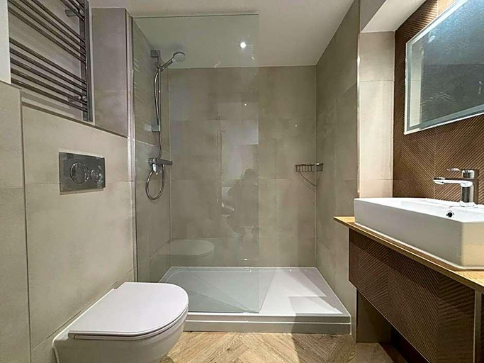 Bathroom 4, The Falcon Inn, Leicestershire