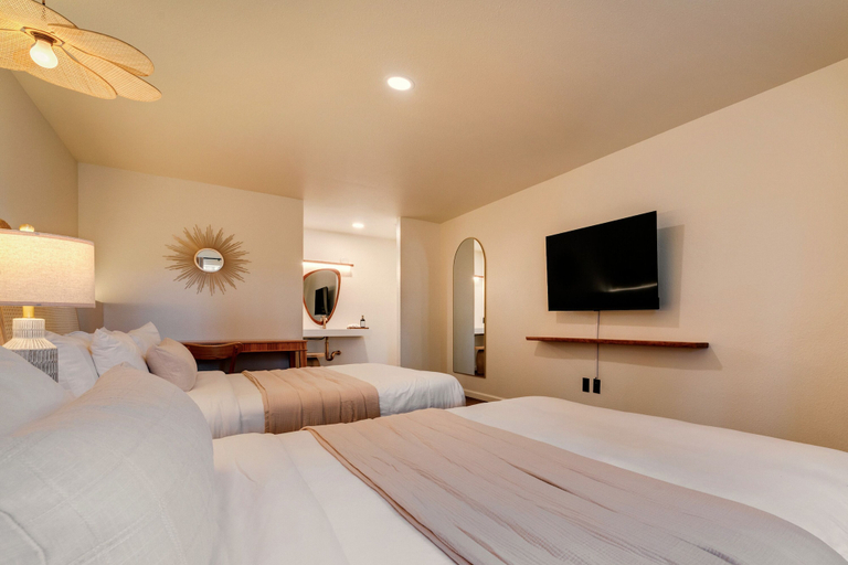 Room 2, Forest Springs Resort, Carroll