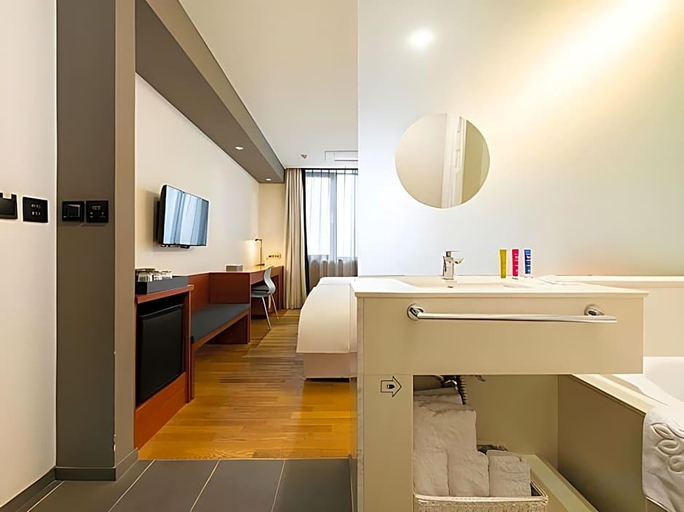Bathroom 4, Hotel ShinShin Myeongdong, Jung