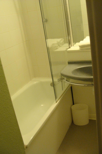 Bathroom 4, ibis budget Thiers, Puy-de-Dôme