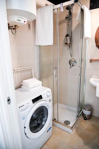 Bathroom 4, Le residenze del capitano, Bari