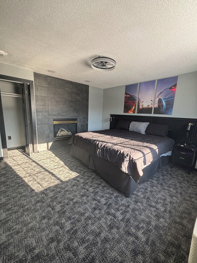 Room 3, Plymouth Suites Hotel, Sheboygan