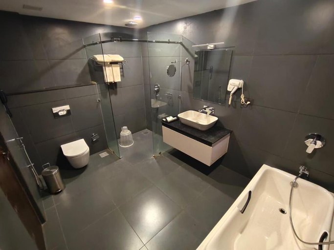 Bathroom 2, HOTEL SKY PARADISE, Kannur