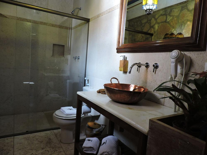 Bathroom 3, Pousada Araujo Bazilio, Tiradentes