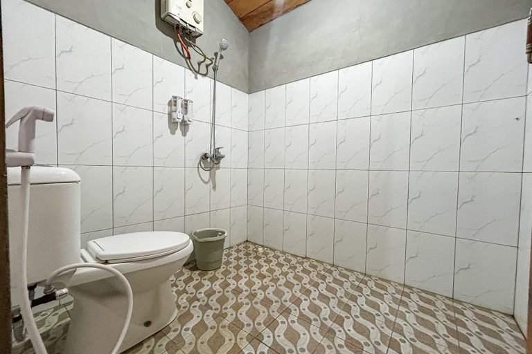Bathroom 3, RedDoorz @ Boemi Abah Garut, Garut