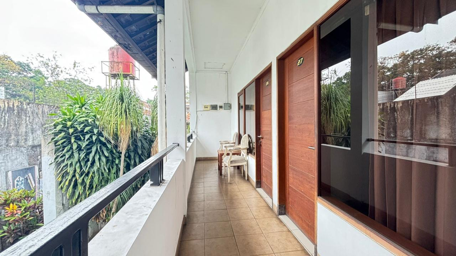 Frances Hotel Near Cihampelas Walk, Bandung