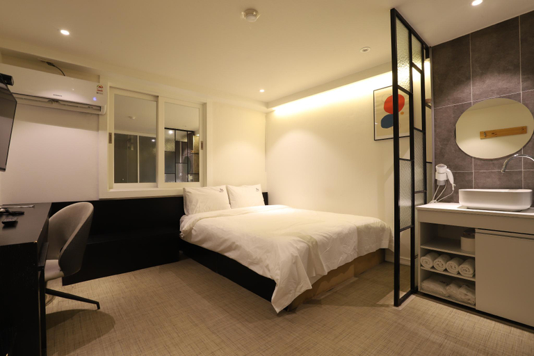 Bedroom 4, Busan Suyeong Bomnal, Suyeong