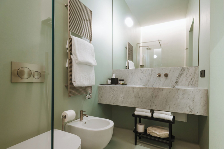 Bathroom 5, Parisii Bocca di Leone 88, Rome