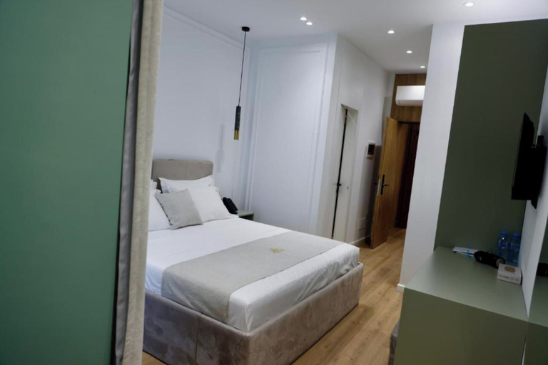 Room 2, Hotel Monaco, Tiranës