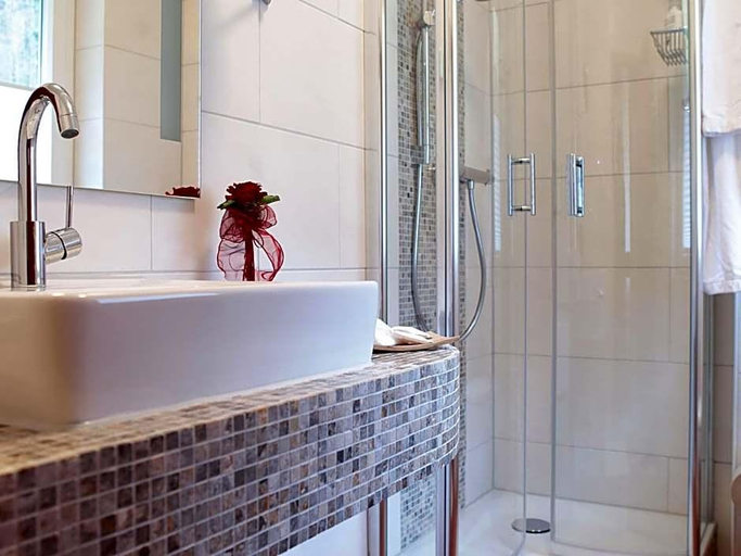 Bathroom 3, Flair Hotel Adlerbad, Ortenaukreis