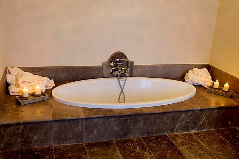 Bathroom, Castello Camemi, Catania