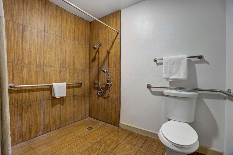 Bathroom 3, Motel 6 Anderson, CA - Redding Airport, Shasta