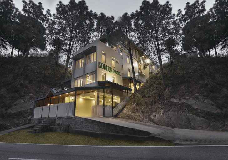 Exterior & Views