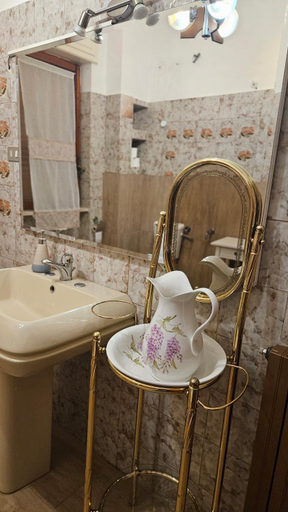 Bathroom, Adri's House, Rome