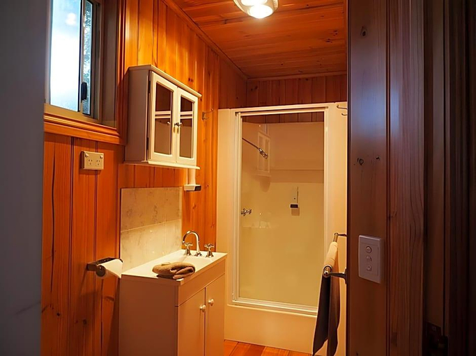 Bathroom, Burnie Ocean View Motel & Caravan Park, Burnie - Pt A