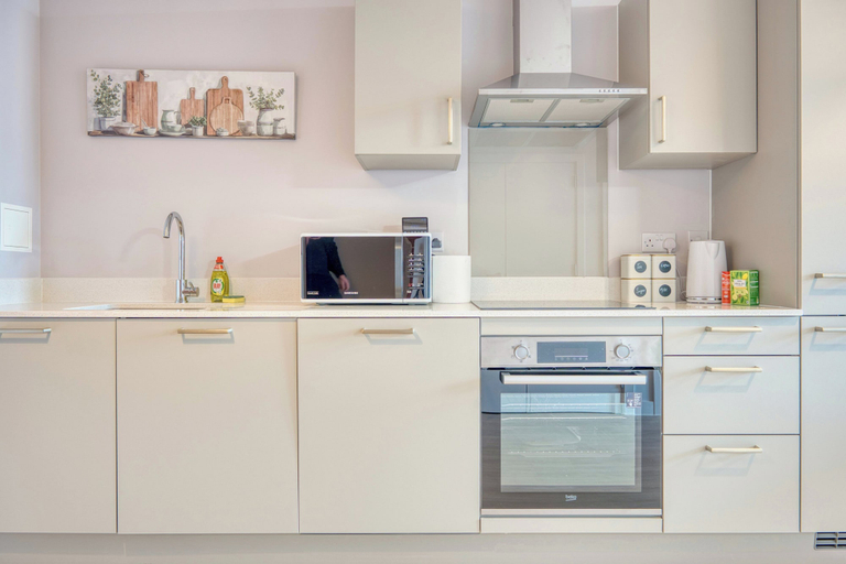 Private kitchen 3, Trafford Garden Stays with Free Car Park, Manchester