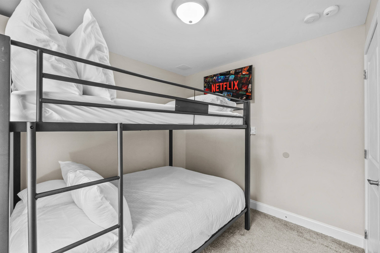 Room 5, Game Room A C Dog-friendly Stay With Hot Tub, Carbon