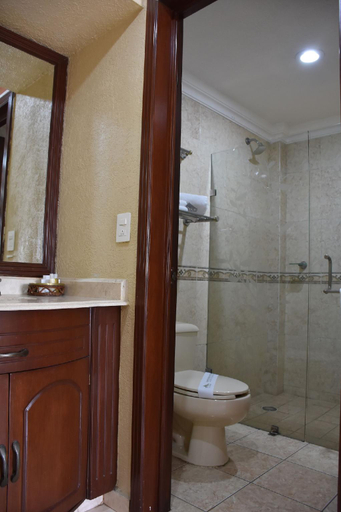 Bathroom 4, Hotel Casino Plaza, Guadalajara
