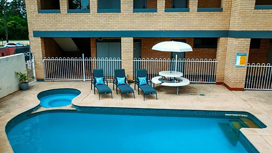 Sport & Beauty 5, The Select Inn, Penrith - West