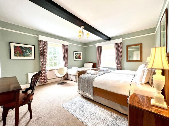 Room 5, Colthrop Manor with Gardens, West Berkshire