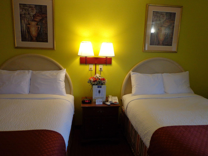 Bedroom 4, Economy Inn Express Warren, Bradley