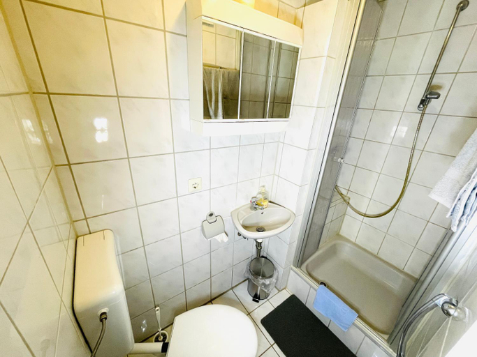 Bathroom 3, Pension Spatzennest, Heilbronn
