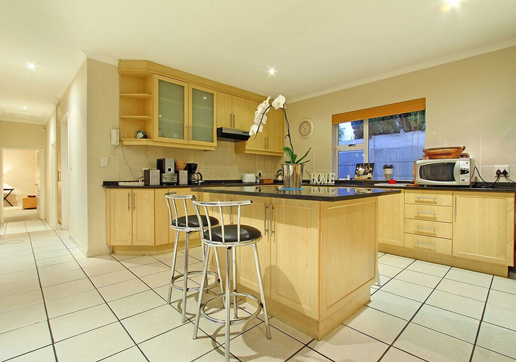 Others 4, Durham Close 31, City of Cape Town