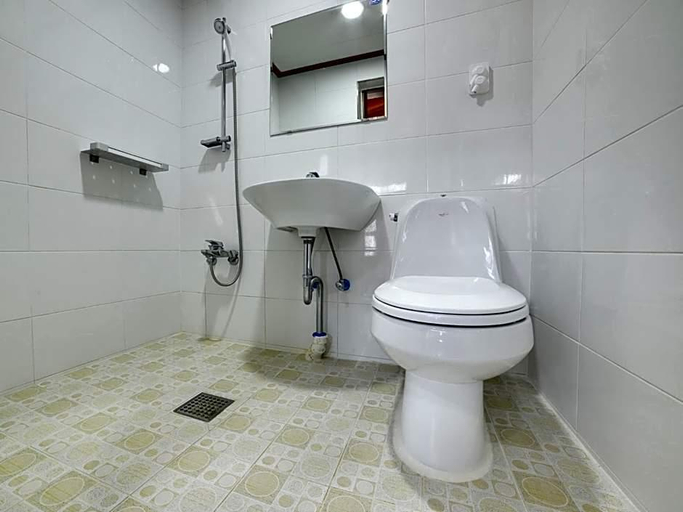 Bathroom 4, Goodstay White Cabin Pension, Pyeongchang